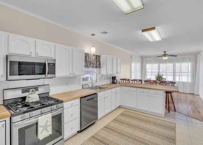 Bayview Coastal Home - Steps To Shore & Free Parking