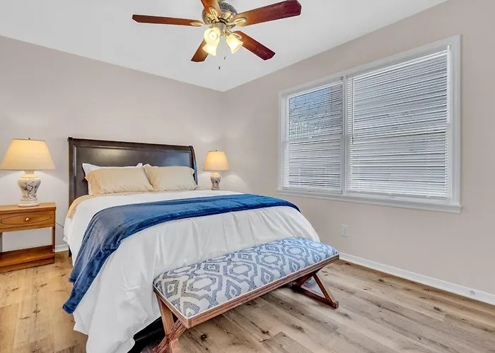 Bayview Coastal Home - Steps To Shore & Free Parking