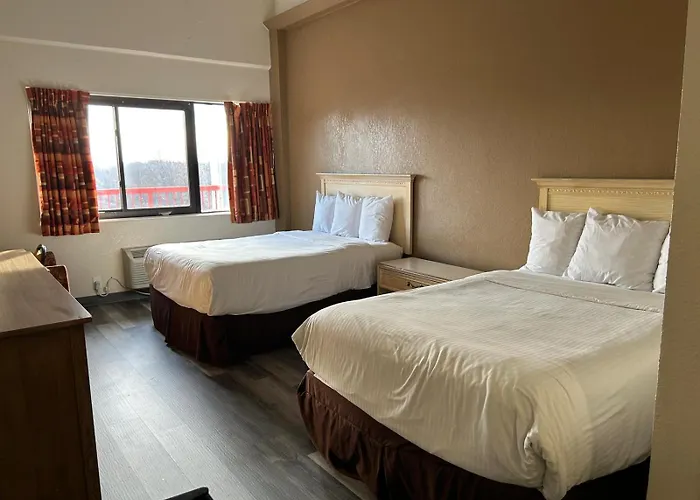 Hilltop Inn & Suites
