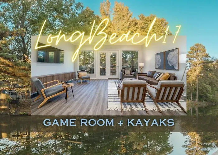 Lakefront Oasis With Game Room!