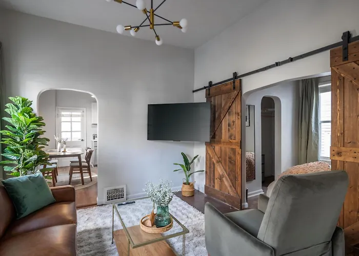 Mid-Century Modern Retreat In Little Italy