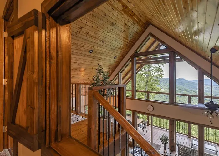 Mountain Crest Cabin-Relaxing Fall Vacation In Jasper