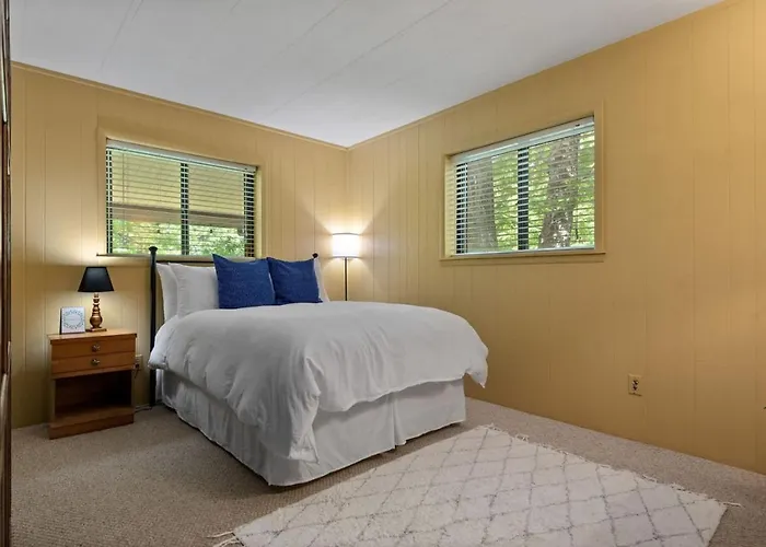 Sunrise Mountain Retreat-Fall Vacation With Hot Tub