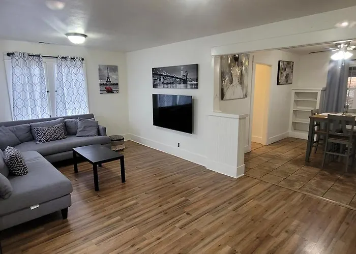 Private 3 Bedroom Home In Los Angeles - Gardena, California