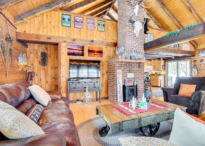 Deck & Fire Pit: Secluded Cabin Near Lake Francis!