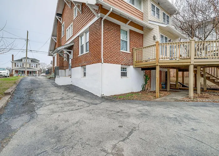 < 3 Mi To Dtwn Roanoke: Inviting Unit W/ Balcony