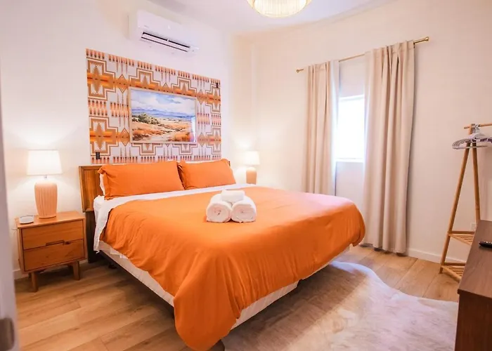 Terracotta Suite At Arnotriplex! Hot Tub-Close To Downtown-Pet Friendly-No Pet Fee!