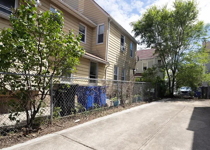 Walkable To Everywhere In Little Italy- Near Cwru And Cleveland Clinic Main Campus