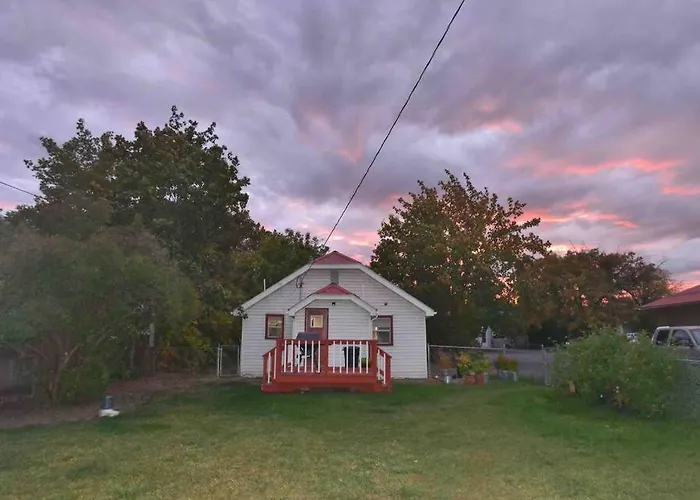 Charming And Cozy Private Home Walking Distance To Downtown