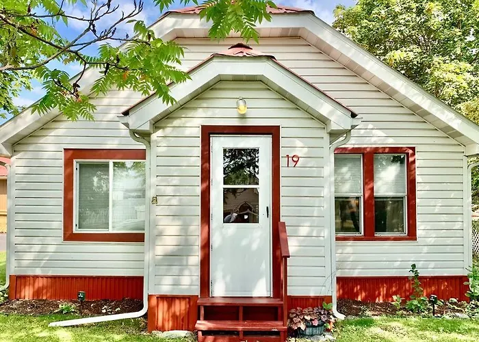 Charming And Cozy Private Home Walking Distance To Downtown