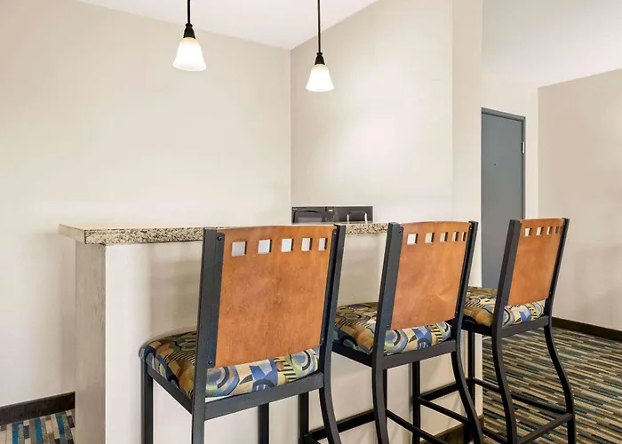 Days Inn & Suites By Wyndham Mesa Near Phoenix
