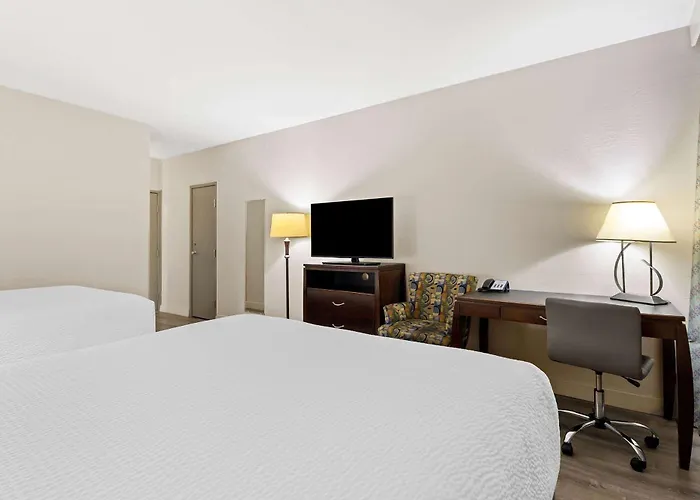 Days Inn & Suites By Wyndham Mesa Near Phoenix