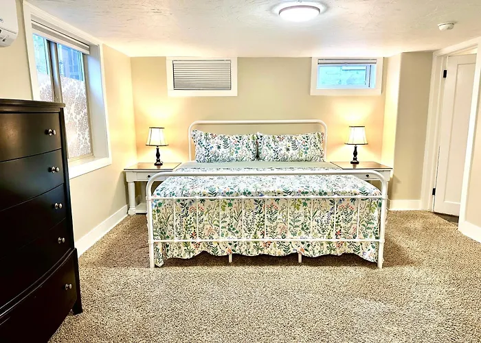 State Street Cottage, Suite 1