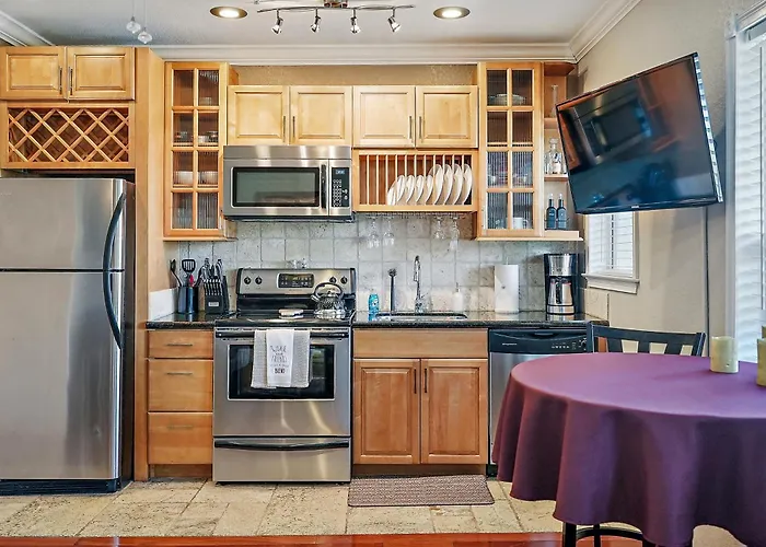 Romance In The City 1 Bdrm Studio In Downtown St Pete
