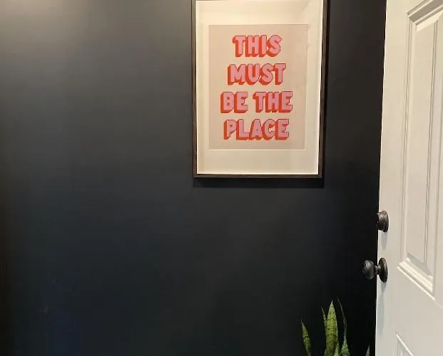 Cottage Street Downtown New Apartment