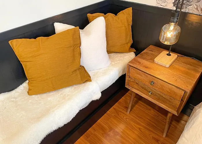 Cottage Street Downtown New Apartment