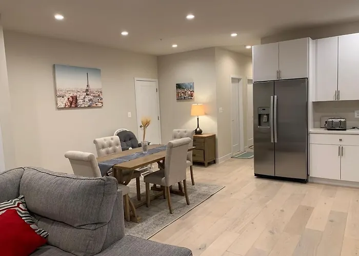 Private 2Br Apartment - Free Off Street Parking, Fast Wi-Fi & Laundry