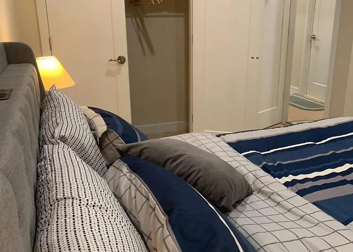 Private 2Br Apartment - Free Off Street Parking, Fast Wi-Fi & Laundry