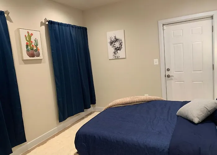 Private 2Br Apartment - Free Off Street Parking, Fast Wi-Fi & Laundry