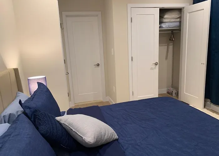 Private 2Br Apartment - Free Off Street Parking, Fast Wi-Fi & Laundry