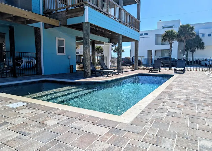 Blue Horizon At Pensacola Beach - Heated Pool, Across Beach Access, Beach Gear, Dog Ok!