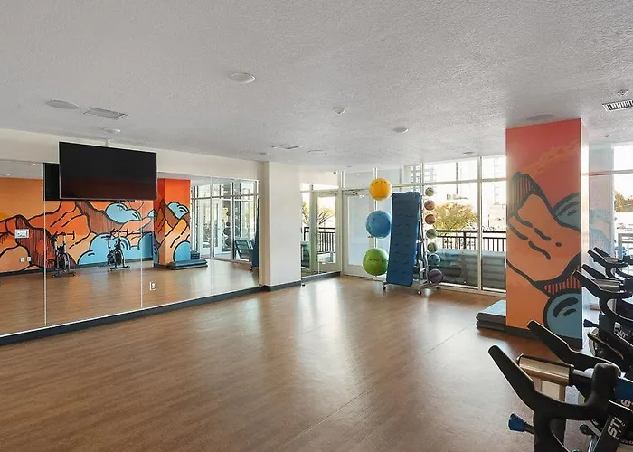Gorgeous 2Bd 2Ba Pool,Gym,Htub Near Convention Ctr