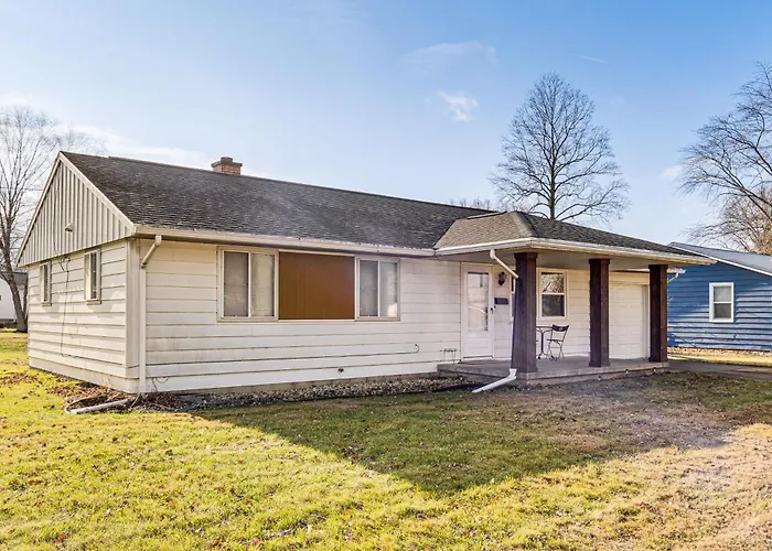 2 Mi To Downtown Logansport: Quiet Home W/ Grill