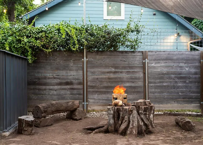 East Austin Bungalow W Bbq Firepit Fun Yard