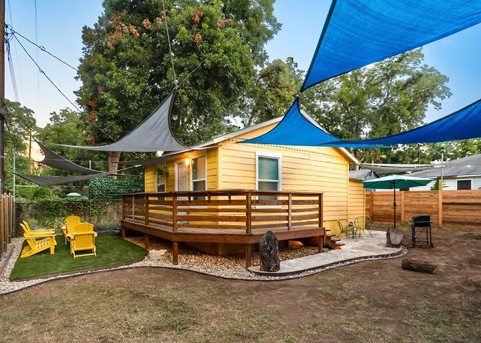 East Austin Bungalow W Bbq Firepit Fun Yard