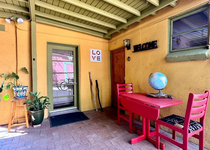 La Quirky Casita, Barrio Viejo