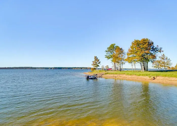 The Hill-Ton - Lake View, Across From 1215 Launch