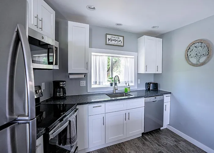 Peak Haven: 2Br Mountain View