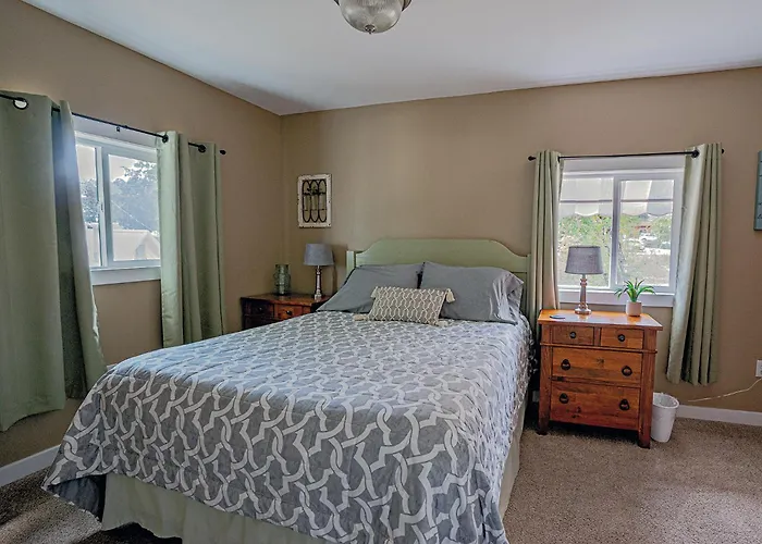 Peak Haven: 2Br Mountain View