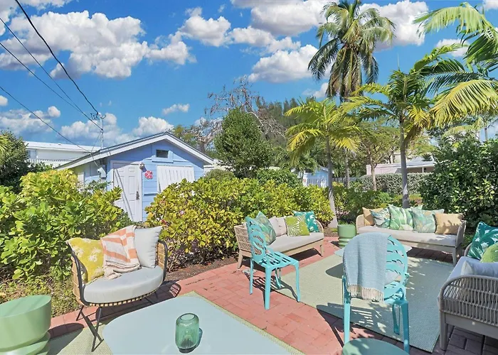 Tropical Cottages