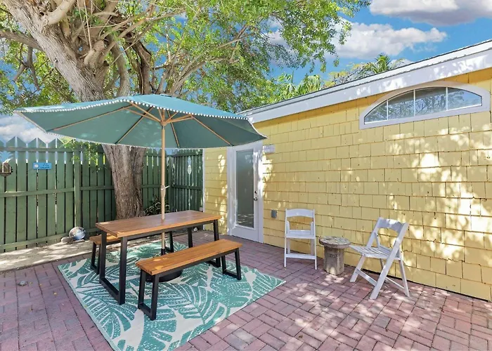 Tropical Cottages