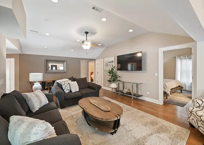 Cheerful 5-Bedroom W/Screened Patio, Sleeps 10 In The Heart Of Fremont!