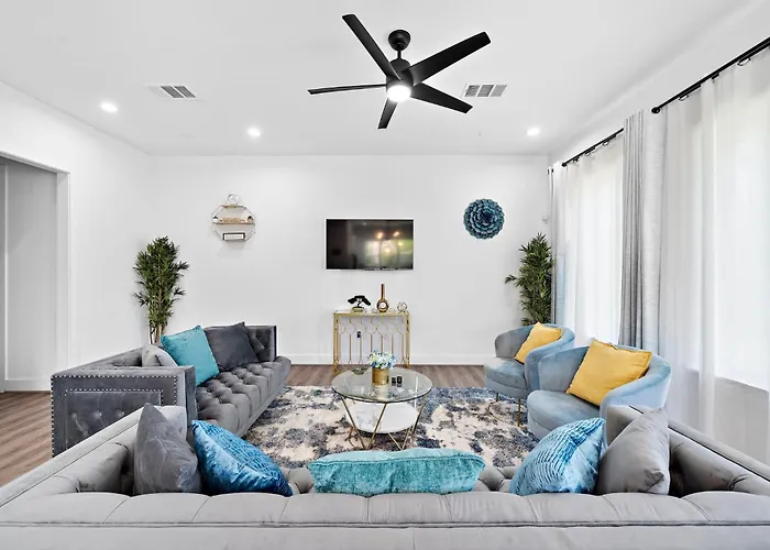 Cozy Home Near Medcenter, Uptown, & Downtown