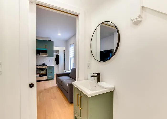 Centrally Located & Pet Friendly: Yonkers Studio!