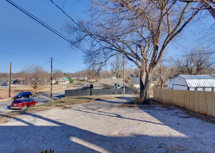 Historic Home Half-Mile To Downtown Guthrie!