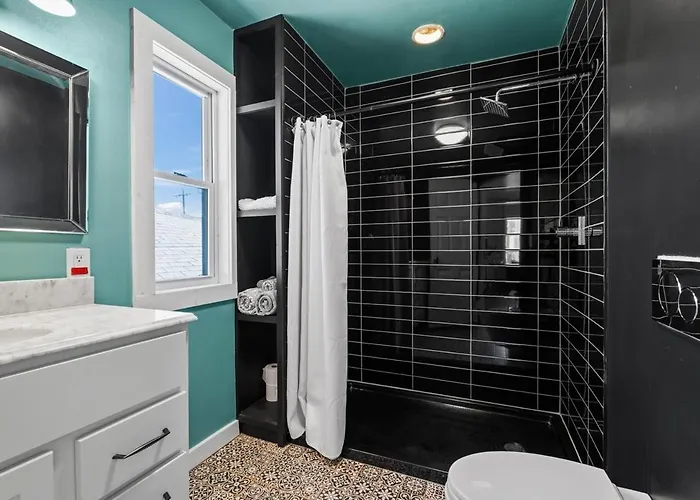 Stylish Studio In Walkers Point