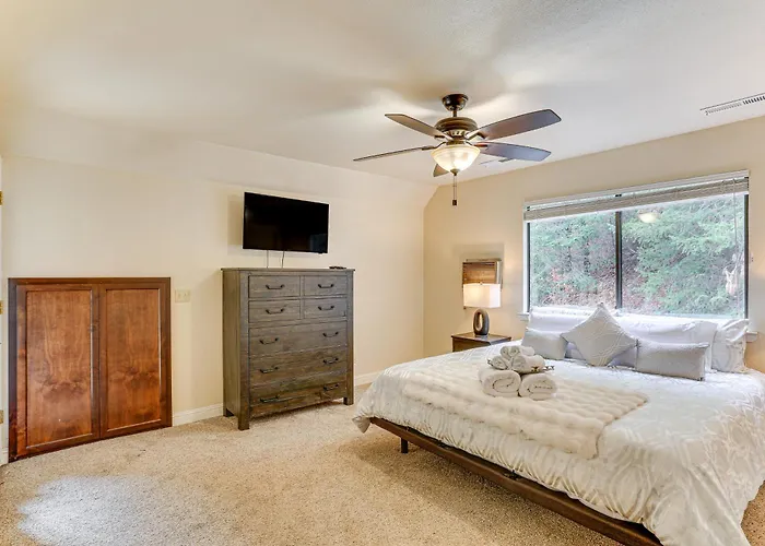 Private Cabin W/ Forest Views & Grill In Lakehead!