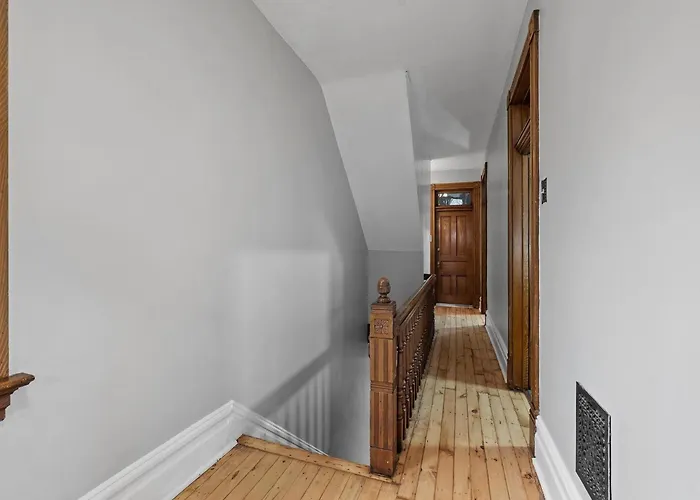 Oakland, Pittsburgh !B Stylish And Quiet Private Bedroom With Shared Bathroom