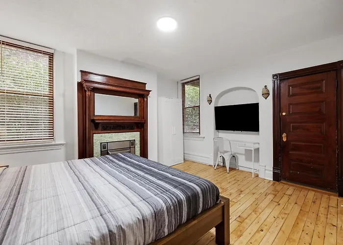 Oakland, Pittsburgh !B Stylish And Quiet Private Bedroom With Shared Bathroom