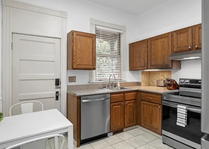 Oakland, Pittsburgh !B Stylish And Quiet Private Bedroom With Shared Bathroom