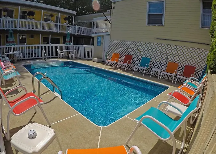 Beach Motel And Suites