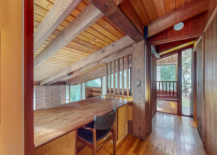 Stunning Elk House Oceanfront Deck & Views