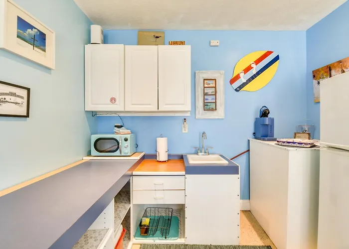 Pcb Studio W/ Private Patio: Steps To Beach!