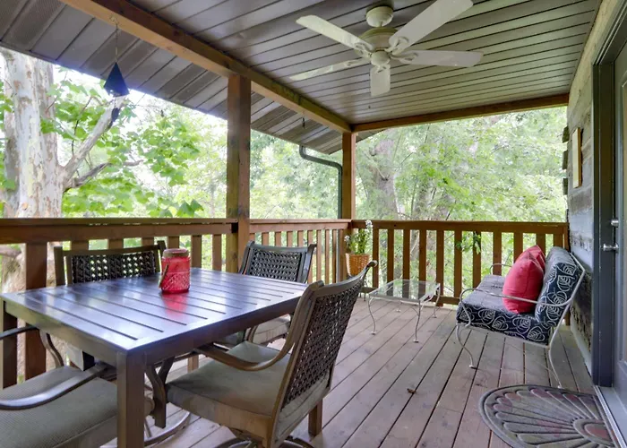 Fire Pit & Deck! Cozy Smoky Mtn Retreat On River