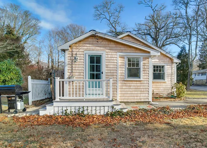 Walk To Monument Beach: Cape Cod Cottage W/ Grill