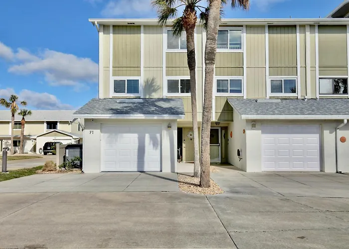 Zen Beach Retreat - Ocean View Townhouse -No Drive Beach